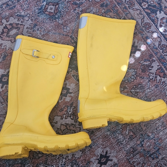 Hunter Yellow Boots - Picture 6 of 11